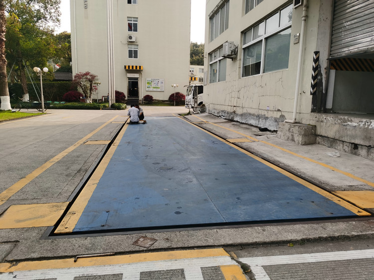 溫州瑞安地磅?瑞安百強(qiáng)乳業(yè)公司100噸地磅